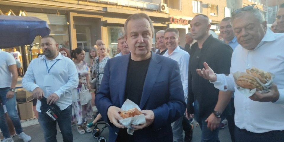 U Leskovcu prave najveću pljeskavicu na svetu: Stigao i Dačić (VIDEO)