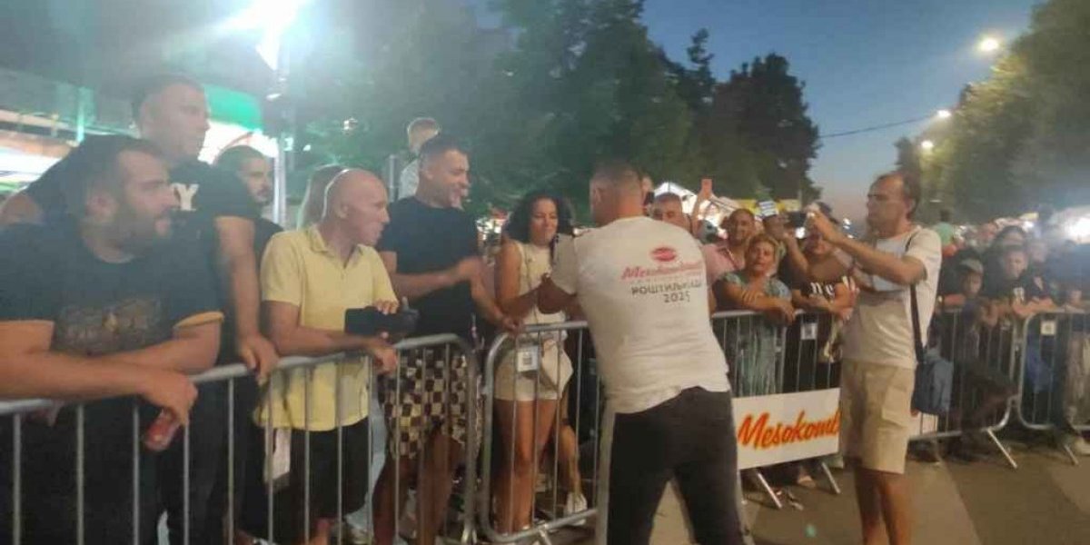 Nakon pripreme, džinovska pljeskavica podeljena je Leskovčanima