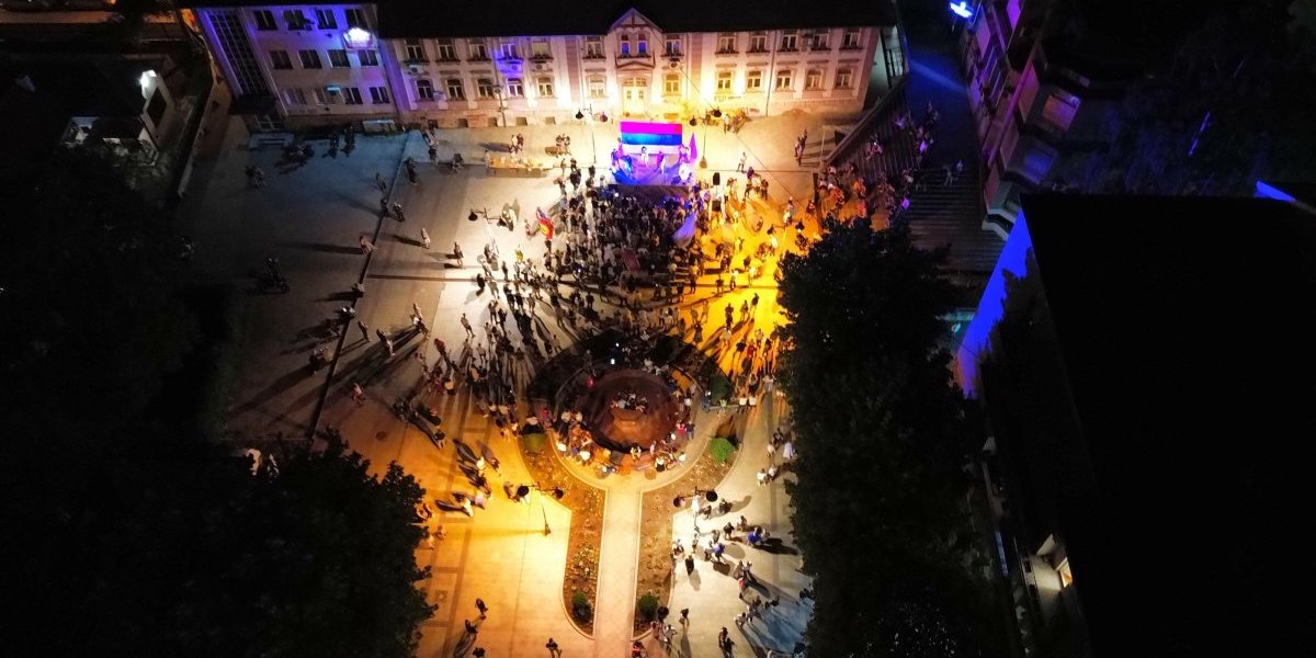 Novi debakl blokadera: Pozivali pola Srbije u Aranđelovac, okupili jedva 400 na vrhuncu (FOTO)