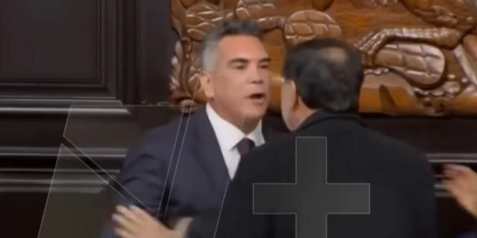 Haos u parlamentu: Potukli se zbog Amerike?! (VIDEO)