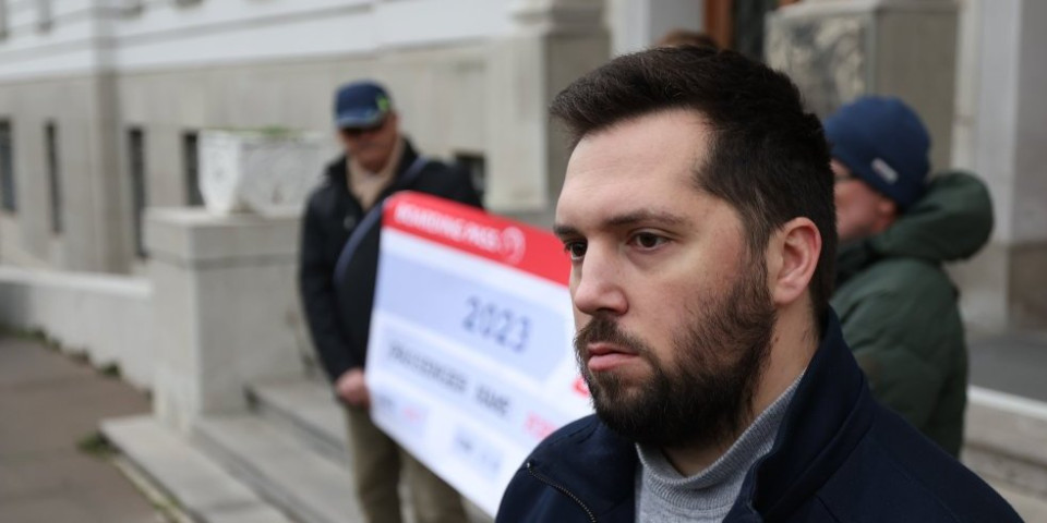 Da li se ovi ljudi drogiraju: Pogledajte novu objavu antisrbina Mirana Pogačara o SNS-u! (FOTO)