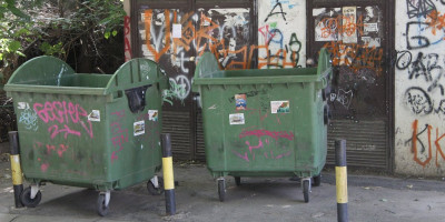 Pored kontejnera u Zemunu pronađena je beba, saznaje Informer.