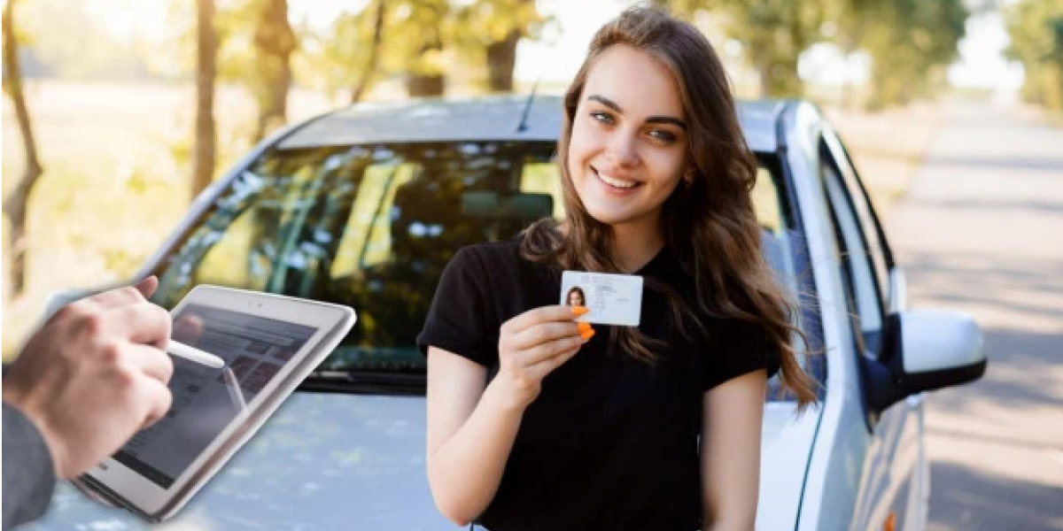 Sve iz fotelje - Zamena vozačke dozvole može da se uradi i preko e-uprave: Evo šta podrazumeva najkorišćenija elektronska usluga, a novi dokument donosi poštar na kućnu adresu