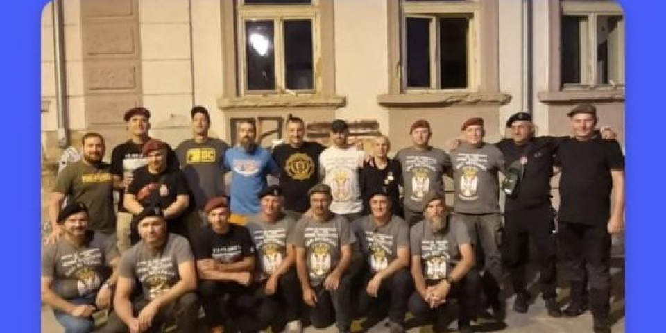 UHAPŠEN EKSTREMISTA : Gađao kamenjem žandarme u kordonu (VIDEO)