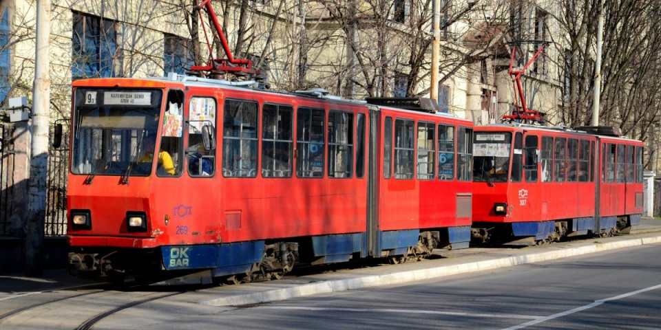 Jeziva nesreća u Bulevaru kralja Aleksandra: Mladića udario tramvaj, Hitna ga prevezla u Urgentni