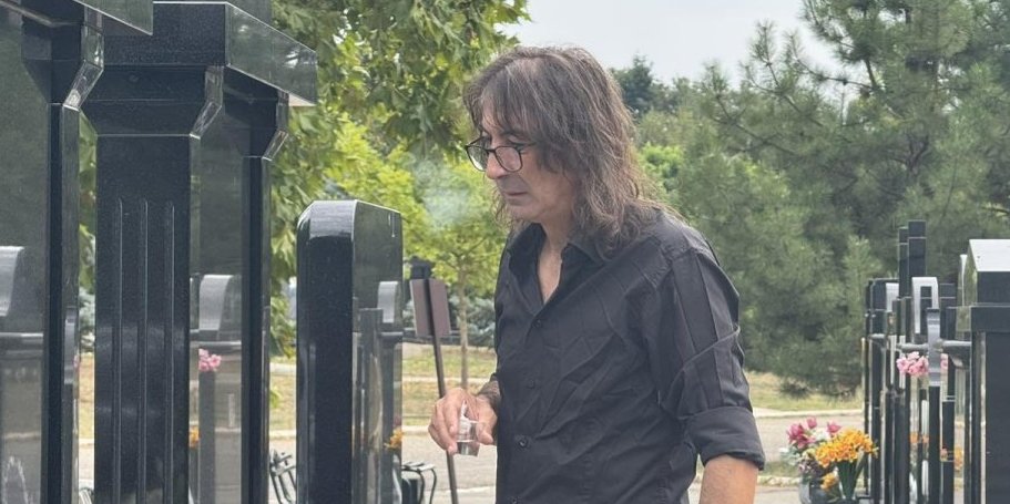 Goran Ratković Rale zaplakao na njenom grobu - Osamio se sa čašicom rakije (VIDEO)