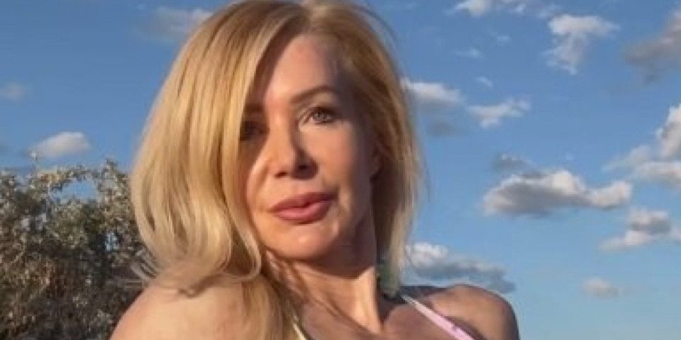 Seksi baka (65) izlazi samo sa mladim momcima: Prava je zver u krevetu, samo oni mogu da je zadovolje (VIDEO)