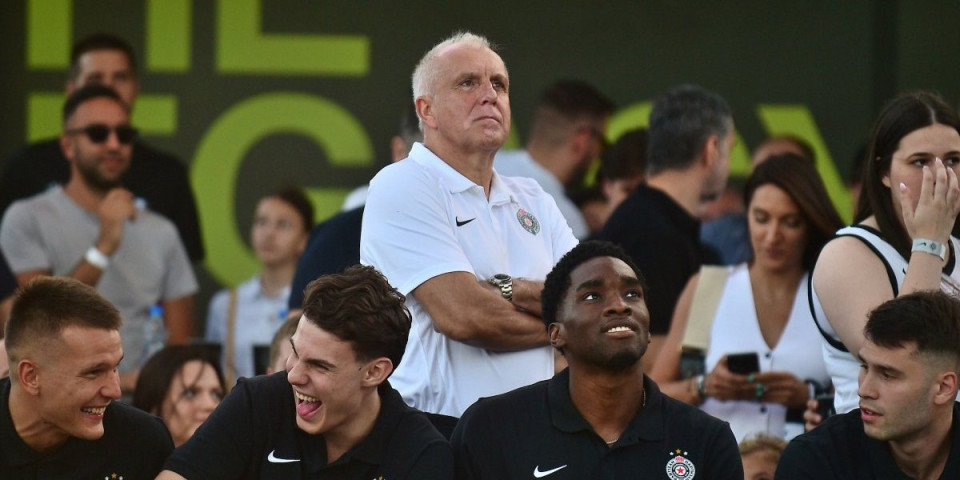 (FOTO) Procurila fotka Željka Obradovića iz poznatog beogradskog restorana: Evo ko mu je pravio društvo