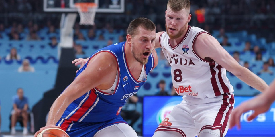 Srbija preživela dramu u Rigi: Maestralni Nikola Jokić vodio "orlove" do važne pobede
