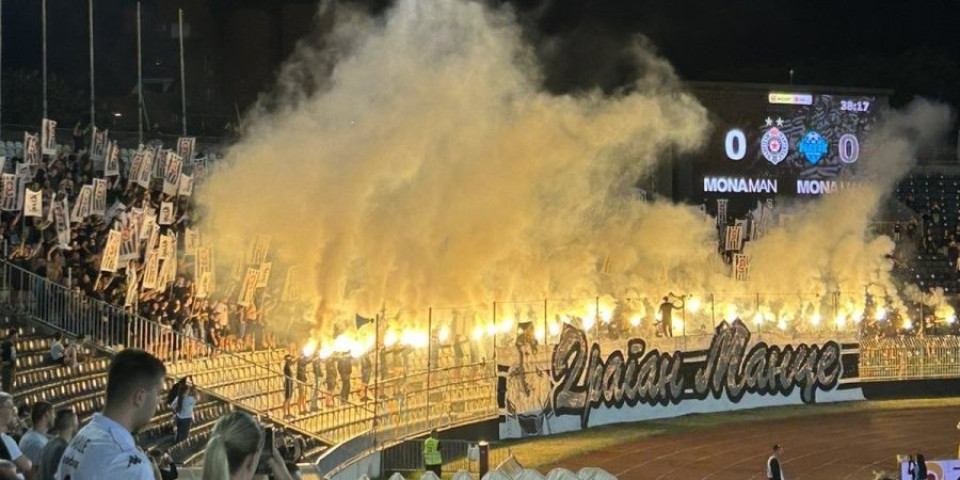 Humska u znaku Dragana Mancea: Fudbaleri igraju u čuvenim retro dresovima (FOTO/VIDEO)