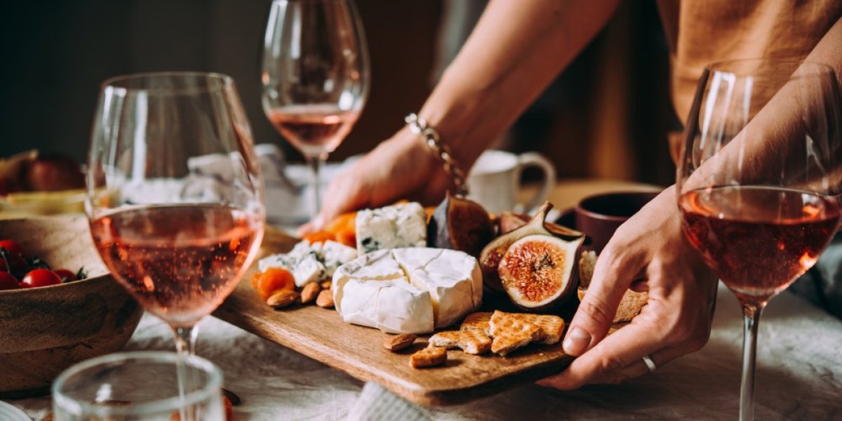 Pozovu vas kod sebe na večeru, a onda urade nešto od čega vam se sve smuči - Koliko naroda, toliko običaja (FOTO)