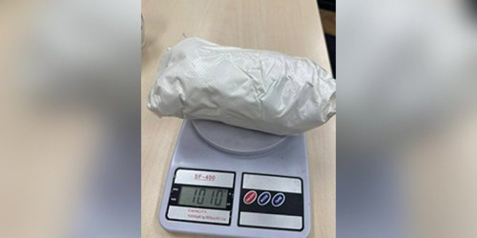 Bežao od policije, pa bacio kilogram droge: Uhapšen diler u Nišu