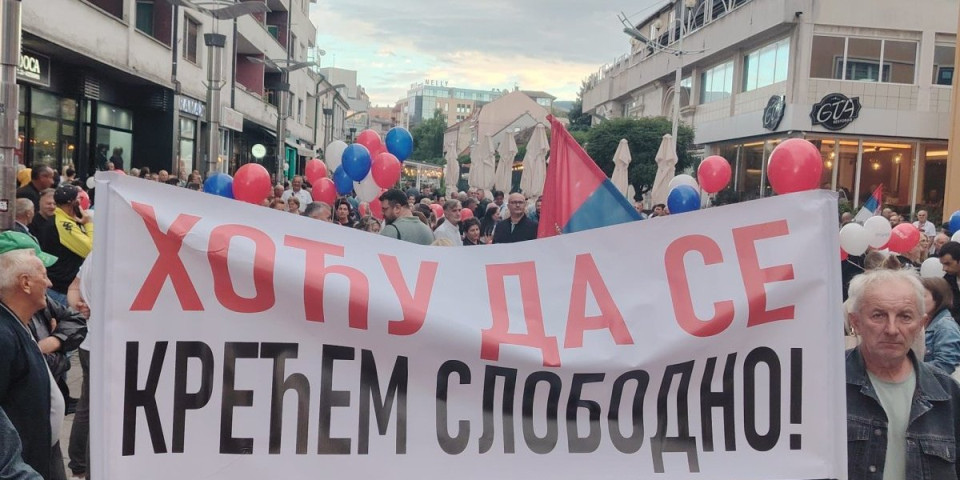 "Ćacija pun k..."! Blokader hteo da uvredi okupljene građane u Novom Sadu, a zapravo im dao najveći kompliment (FOTO)