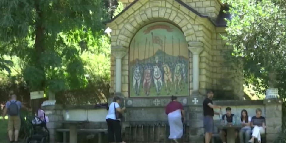 Ovaj izvor nikada nije presušio: Voda teče iz deset slapova