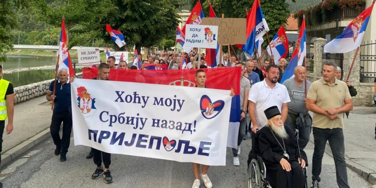 Vladika na čelu kolone! "Želimo svoju Srbiju nazad!" - Prijepolje šalje snažnu poruku