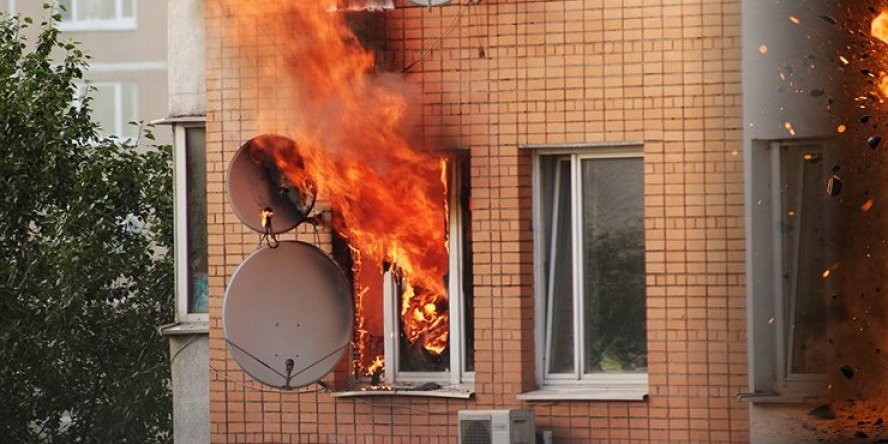 Izbio požar u Sremčici, ima mrtvih: Povređeni hitno transportovani na VMA