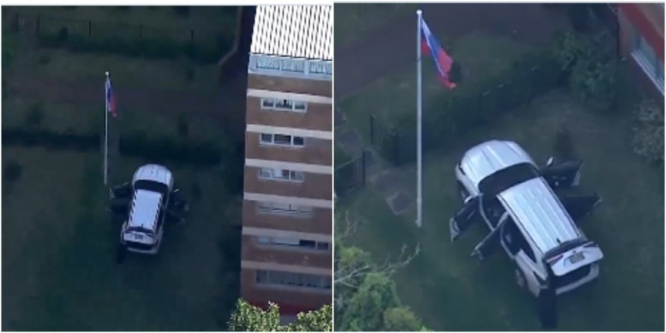 Auto probio kapiju ruskog konzulata! Haos u Sidneju, pojavili se snimci! (VIDEO)