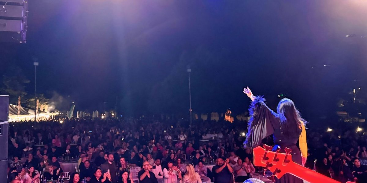 Balkanska folk carica: Dragana u Bugarskoj dobila ovacije od 30 hiljada ljudi, najveći spektakli tek slede za kraj letnje turneje!