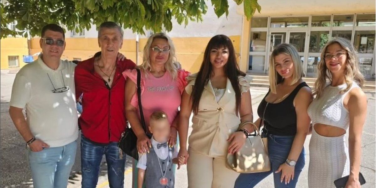 Kulići pucaju od ponosa - Ovako su mama i baka skockale Željka za prvi dan škole  (FOTO)