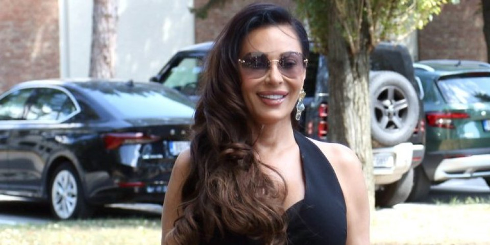 Skroz gola pored pevačicinog muža: Isplivala nikad viđena fotografija Cece Ražnatović