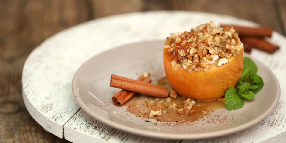 Septembarska čarolija u rerni: Ovako pečene jabuke niko ne pravi, a savršene su (FOTO)