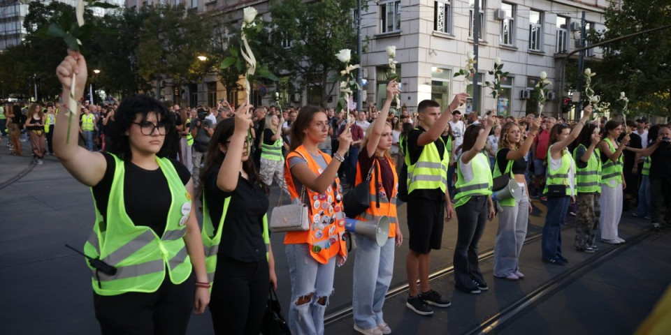 "U ponedeljak sve staje!" Blokaderi spremaju novi napad na Beograd (FOTO/VIDEO)