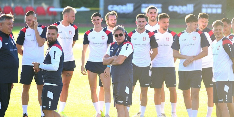 Prvi put sa Piksijem u novoj opremi! "Orlovi" se okupili, pa odradili trening u Pazovi! (FOTO)