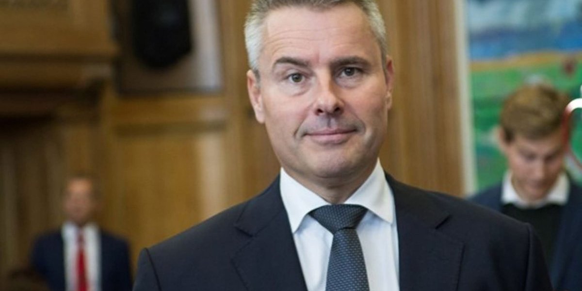 Skandal potresao svet: Bivši ministar uhapšen zbog dečije pornografije: Nađeno hiljade slika i snimaka- evo šta je koristio kao izgovor na sudu