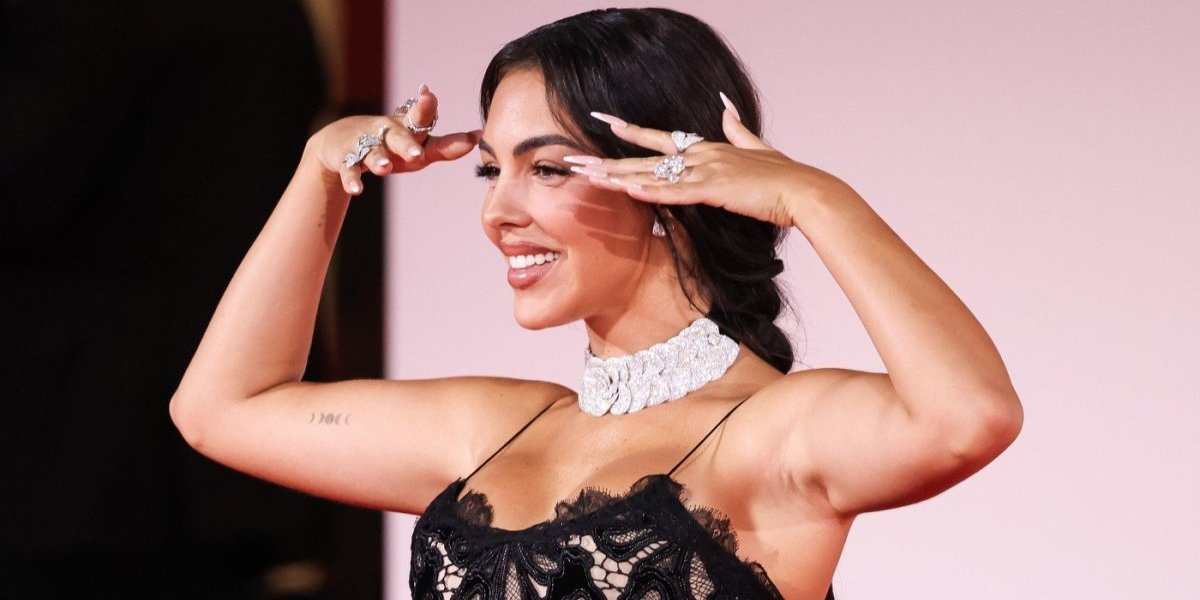 Bode oči prstenom od par miliona dolara: Georgina Rodrigez zapalila Veneciju u pripijenoj haljini (FOTO)