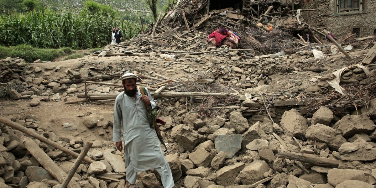 Crni dani u Avganistanu: Broj preminulih se povećao na 1.000(FOTO/VIDEO)