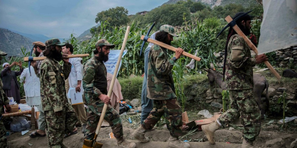 Spustili se padobranima: Komandosi se priključili potrazi za preživelima u Avganistanu (FOTO/VIDEO)