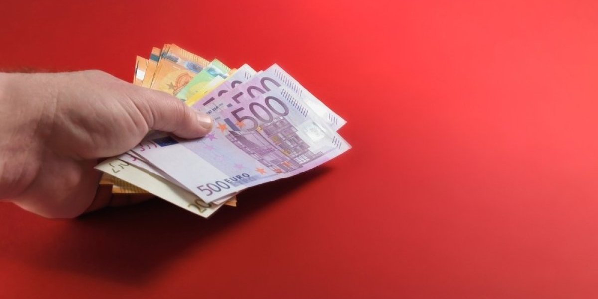 Novac stiže za 4 horoskopska znaka: Evo ko će dobiti pare do 27. septembra, a jedan znak treba da igra igre na sreću