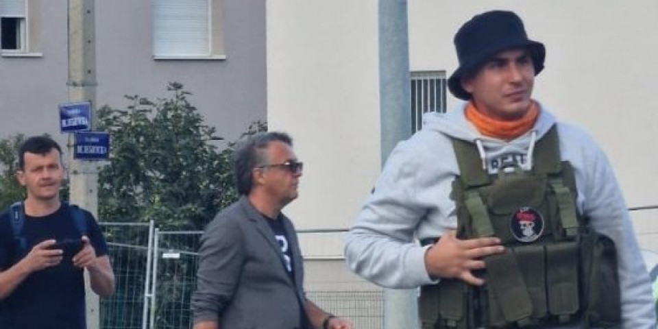 (FOTO) Opasan plan: Na DIF u Novom Sadu pronađen vojni prsluk - Blokaderi spremali sačekušu za Drida?!