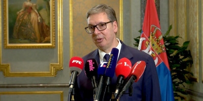 Predsednik Srbije Aleksandar Vučić obraća se medijima iz Pekinga, nakon sastanka sa kineskim kompanijama.