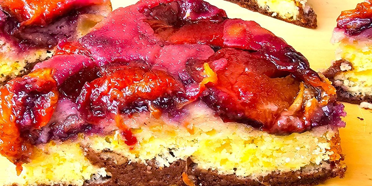 Izvrnuta voćna torta sa šljivama i grožđem (VIDEO)