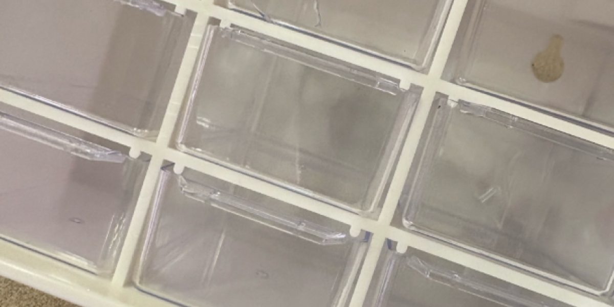 Napravljena rupa u plastici