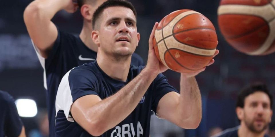 Turci, spavate li mirno? Vanjina trojka sa centra jednom rukom! Ma, možeeeee! (VIDEO)