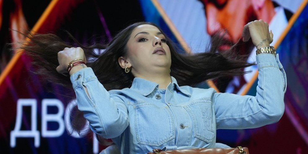 Pevačica u zavojima: Ozbiljno se povredila  na snimanju spota (FOTO)