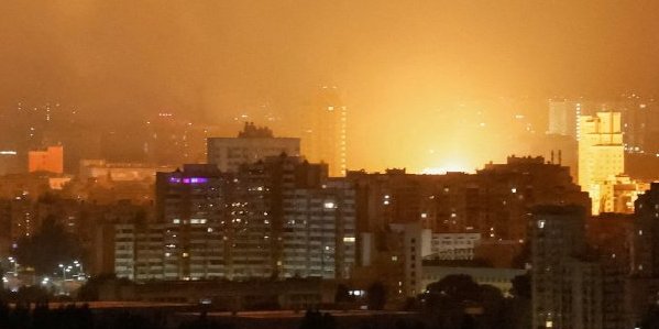 (VIDEO) Rusi brišu ukrajinske gradove sa lica zemlje: Napad kakav skoro nije viđen, ogromne vatrene pečurke se dižu iznad gradova