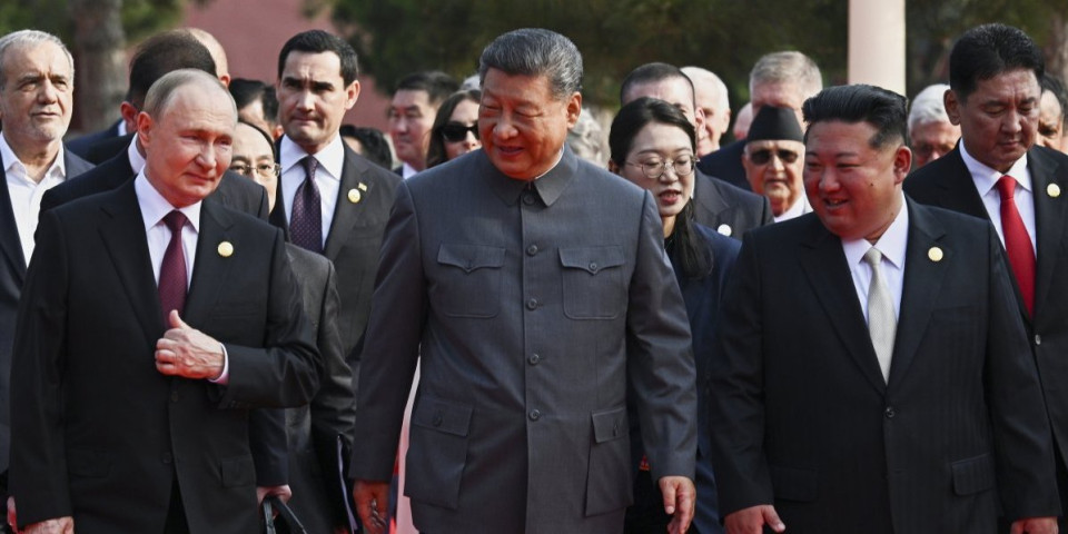 Novi vrhovni vođa Severne Koreje? Ćerka Kim Džong Una prisustvovala vojnog paradi u Pekingu (FOTO/VIDEO)