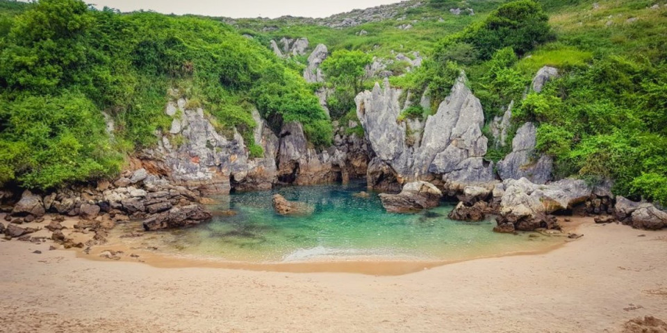 Najmanja plaža na svetu: Čudo prirode koje fascinira - do nje se dolazi podzemnim putem (VIDEO)