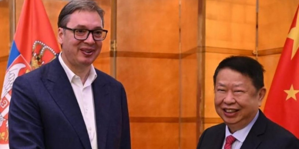 Vučić se sastao sa predstavnicima kompanije "Ziđin" u Pekingu (FOTO)