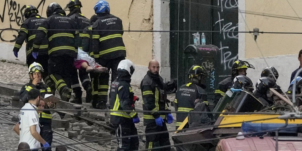 Stravični prizori sa mesta jezive nesreće u Lisabonu - Svedoci opisali horor: "Ljudi su vrištali" (FOTO/VIDEO)
