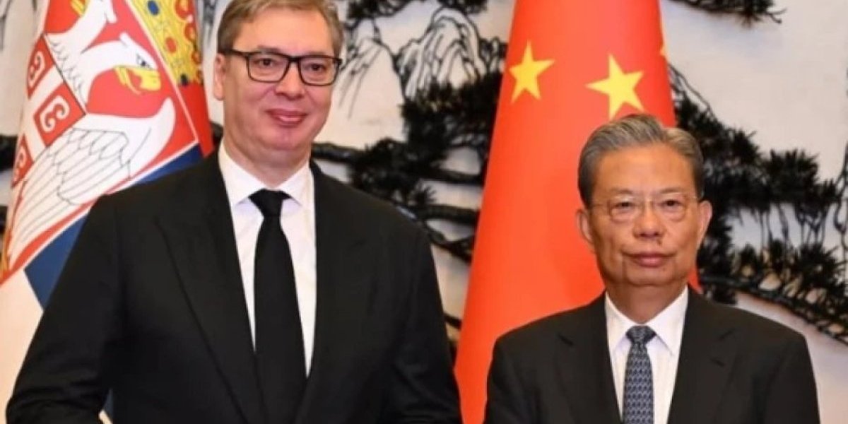 Vučić sa Džao Leđijem: Zahvalio sam na pomoći i razumevanju koje Kina pruža Srbiji (FOTO)