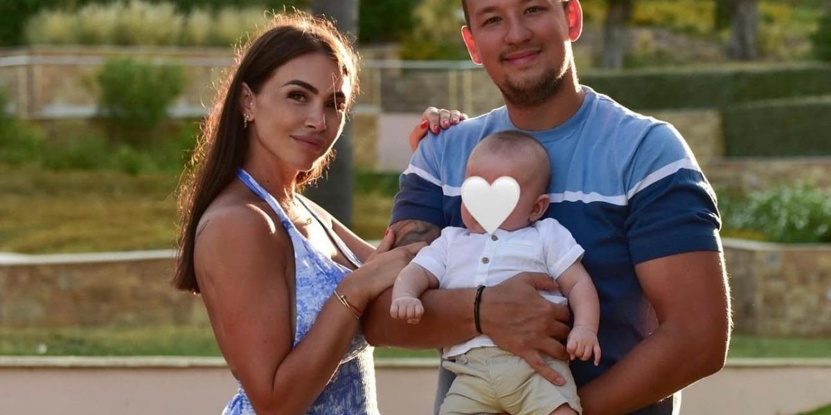 Uroš Živković sa ženom i sinom