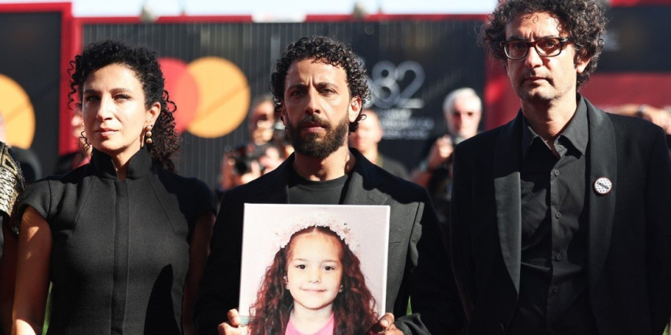 (VIDEO) Plakali i aplaudirali 23 minuta: Film o devojčici iz Gaze srušio Veneciju