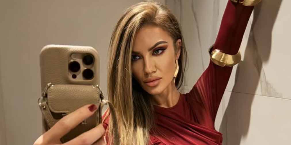 "Vlažni san iz mladosti": Modelsica utegla silikone, dekolte izaziva lupanje čuke