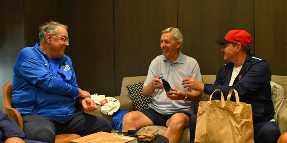 Šou u Rigi: Piksi iznenadio Karija poklonom - ove tri stvari sigurno nije očekivao (VIDEO)