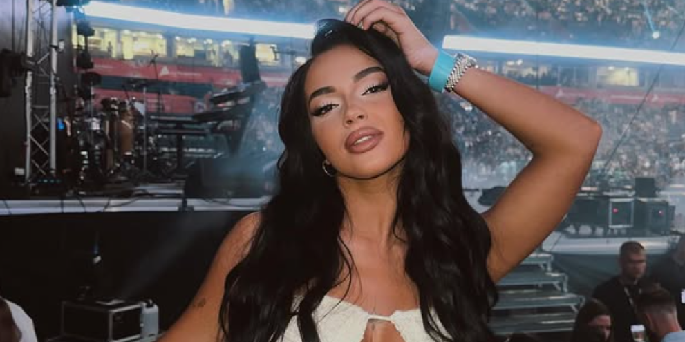 Mokra od znoja, sve joj se ocrtava: Teodora u vrućoj kombinaciji, top figura u prvom planu