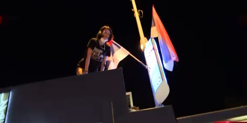 Blokaderka na N1 poziva na masakr policajaca: "Treba ih sve poubijati!" Žaklina je pita - Kako ste se spasili?!  (VIDEO)